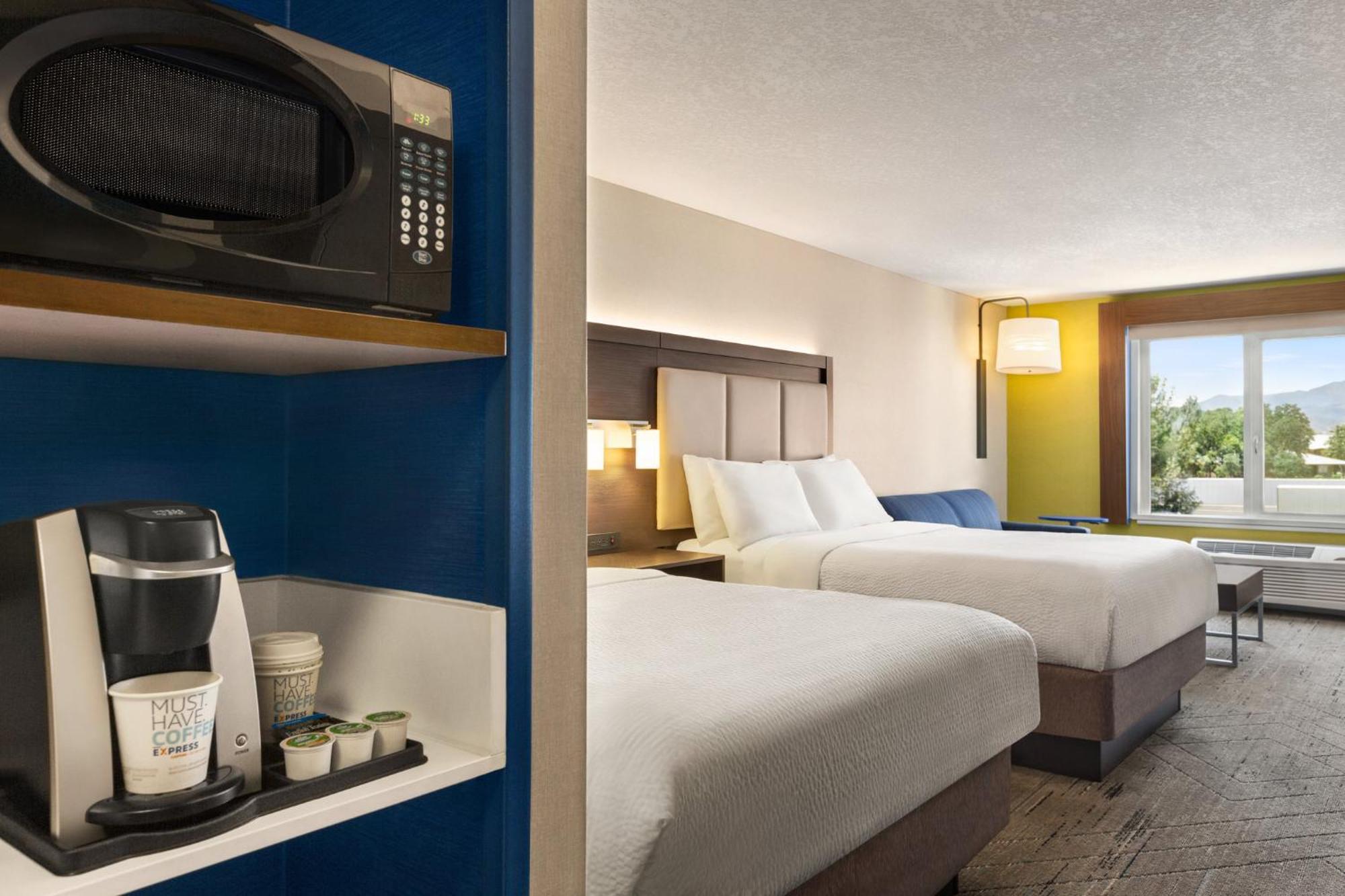 Holiday Inn Express & Suites - Redding By Ihg Exteriör bild